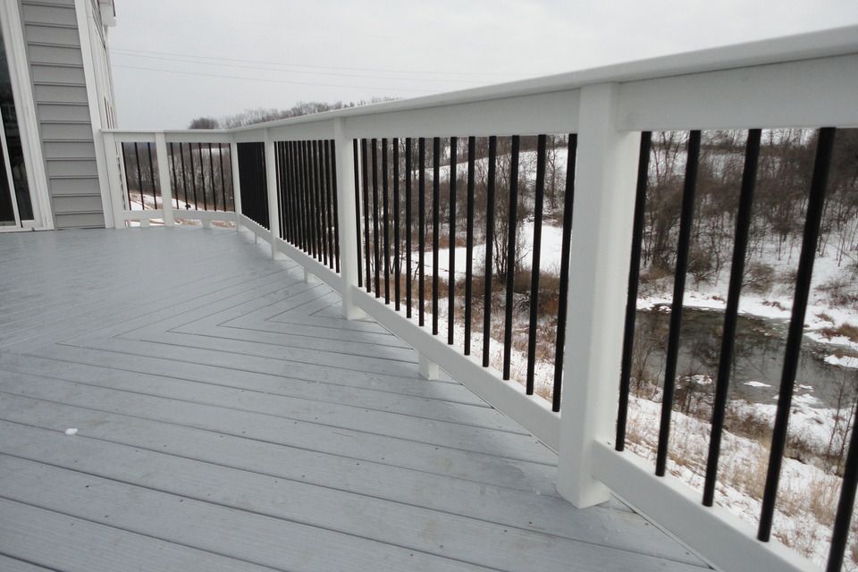 Balcony With Deck Railing Design